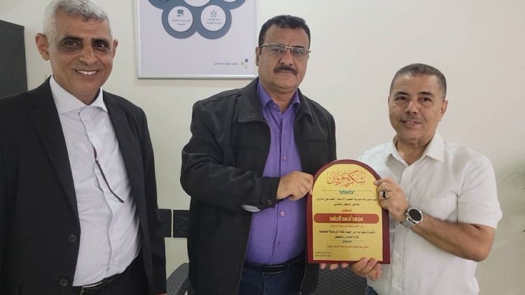 مدير عام المنصورة يشيد بتدخلات مؤسسة يمان للتنمية في دعم القطاع الصحي بالمديرية