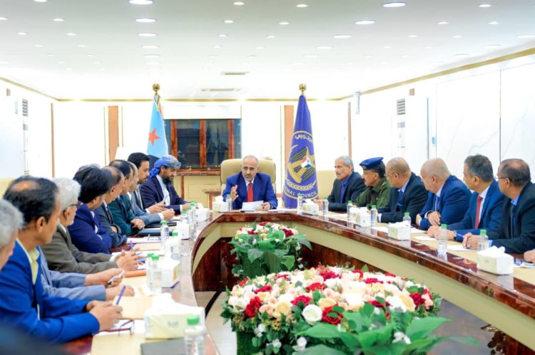 القيادة التنفيذية العُليا تناقش الجهود المبذولة لتأمين الخدمات للمواطنين ومراقبة أسعار الصرف