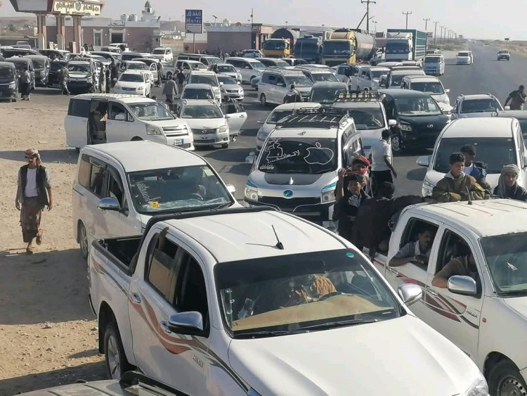 حشود شعبية تزحف نحو سيئون تجديدًا لتفويض الرئيس الزُبيدي ورفضًا للوصاية الخارجية