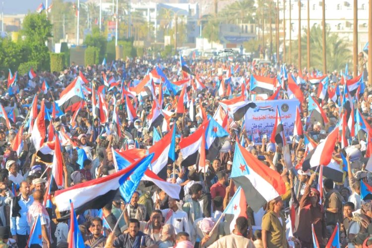 أبناء حضرموت يحتشدون في مدينة سيئون بمليونية النصر وإعلان دولة الجنوب العربي