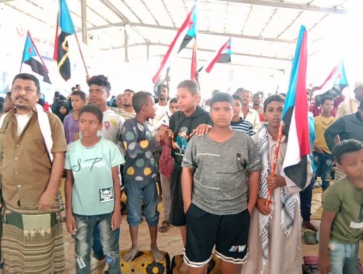 أطفال الجنوب حاضرين بقوة في ساحة الاعتصام السلمي بزنجبار