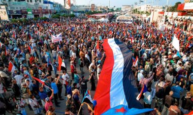 زحف مليوني حاشد من أبين إلى عدن والحييد يؤكد الاصطفاف خلف القيادة الجنوبية ويسلم رسالة واضحة: إرادة شعب الجنوب لا تُكسر