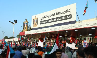 محافظ أبين يدعو الرئيس عيدروس الزبيدي إلى الاستجابة لمطالب شعب الجنوب باعلان دولتهم وفك الارتباط