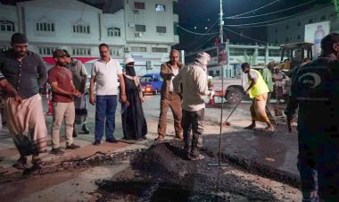 العقربي وبن جرادي يطلعان على سير أعمال سفلتة شارع البلدية بمديرية صيرة