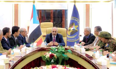 هيئة الرئاسة تقف على مستجدات الأوضاع المأساوية بمحافظتي حضرموت والمهرة وما تتعرض له المرافق فيها من أعمال سلب ونهب وتخريب