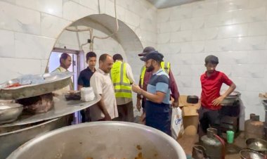 بن جرادي ينفذ حملة ميدانية لضبط المطاعم المخالفة لمعايير النظافة في صيرة بعدن