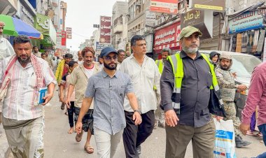 عدن.. مدير عام صيرة ينفذ نزولًا ميدانيًا لتفقد أسواق المديرية