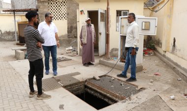 مؤسسة مياه عدن تسلّم موقع مشروع تركيب منظومة طاقة شمسية لـ11 محطة صرف صحي للجهة المنفذة