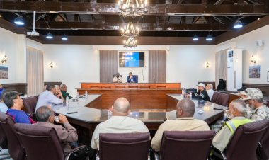 وكيل أول محافظة عدن يناقش الأوضاع الخدمية بمديرية صيره