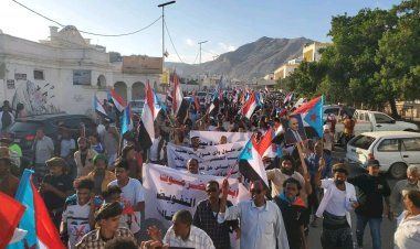 مسيرات حاشدة في المكلا تؤكد دعمها للمجلس الانتقالي الجنوبي وتطالب بتفعيل الإعلان الدستوري