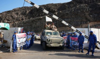 قوات العمالقة الجنوبية تسلّم معسكر جبل حديد لقوات أمن المنشآت ضمن إعادة تموضع القوات خارج العاصمة عدن