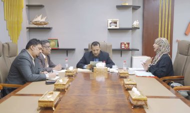 محافظ عدن يعقد سلسلة لقاءات لمناقشة الأمن الغذائي وتعزيز العمل الإحصائي وتطوير الأشغال العامة