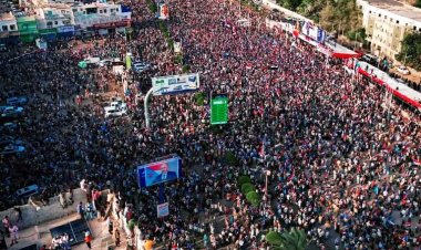 تعرف على الرسالة التي وجهها رئيس انتقالي أبين للمحتشدين في مليونية الثبات والتصعيد الثوري في العاصمة عدن