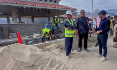 بن جرادي يتفقد مشروع إعادة تأهيل طريق قلعة صيرة بعدن