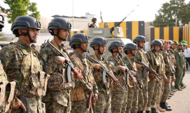 بتوجيهات المحرمي..قوات العمالقة الجنوبية تسلم تأمين حي السفارات وساحة العروض لقوات الأمن الوطني بالعاصمة عدن