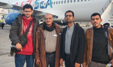 عودة الإعلامي عبدالرقيب السنيدي من القاهرة بعد إجراء عملية جراحية في العمود الفقري