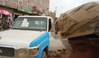 الأجهزة الأمنية بلودر تواصل حملتها لإزالة العوائق لتسهيل عمل سفلتة الشوارع