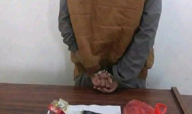 قوات دفاع شبوة تضبط شخص بحوزته كمية متنوعة من المواد المخدرة والمسكرة بأطراف مدينة عتق