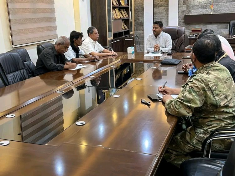 مدير عام الشيخ عثمان يترأس اجتماع اللجنة الأمنية لمناقشة الأوضاع في المديرية