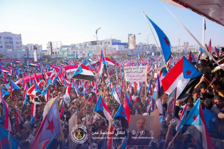 في صباحٍ غائم… الجنوب يكتب كلمته في ساحة العروض