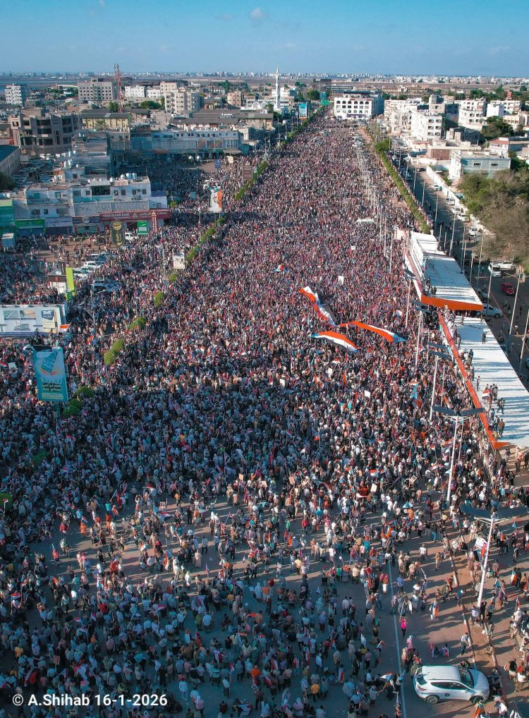 استجابة لدعوة الرئيس الزُبيدي .. أبناء الجنوب يحتشدون بالعاصمة عدن في مليونية تأييد الإعلان الدستوري ..بيان