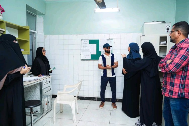 مدير صيرة يتفقد مستوى الخدمات المقدمة في المراكز الصحية بالمديرية