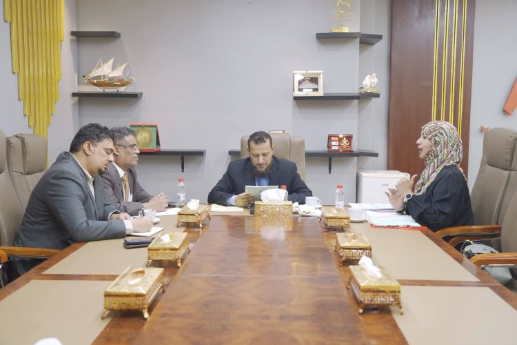محافظ عدن يعقد سلسلة لقاءات لمناقشة الأمن الغذائي وتعزيز العمل الإحصائي وتطوير الأشغال العامة