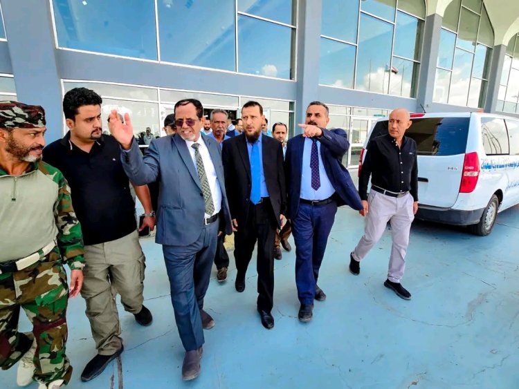 المحافظ عبد الرحمن شيخ يطلع على سير العمل بمطار عدن الدولي