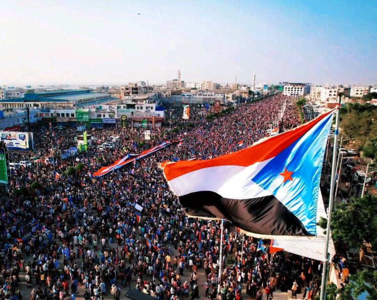 تلبية لدعوة الرئيس الزُبيدي .. أبناء الجنوب يحتشدون في العاصمة عدن بمليونة الثبات والتصعيد الشعبي بيان