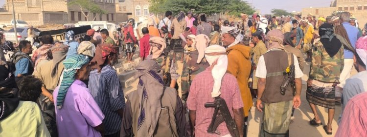 وسط موكب جنائزي مهيب… أبناء أحور يشيّعون جثمان فقيد الوطن العميد الركن مبروك بن جنه العلوي