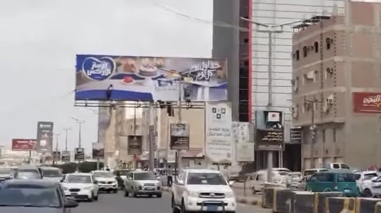 غضب شعبي واسع في العاصمة عدن بعد محاولة طمس صورة الرئيس الزُبيدي