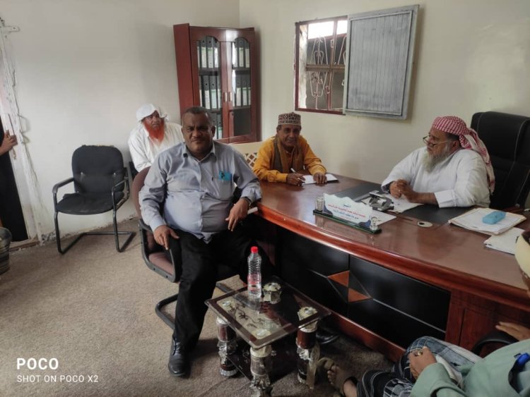 مدير عام مكتب الأوقاف والإرشاد بأبين يعقد اجتماعًا موسعًا بمدراء الإدارات