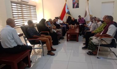 مجلس المستشارين يُشيد بمشاركة أبناء شعب الجنوب في الوقفة الاحتجاجية الرافضة لإغلاق مقر الجمعية الوطنية