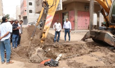 مدير عام مؤسسة مياه عدن يطلع على مستوى إنجاز مشروع تركيب خطوط الصرف الصحي في بلوك (10) بالمنصورة