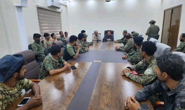 نائب مدير أمن عدن يلتقي مشرفي كاميرات المراقبة في اقسام الشرط ويشدد على الجاهزية الفنية