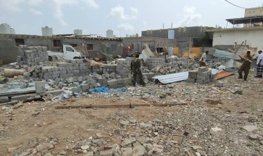 الحالمي خلال إزالة بناء عشوائي طال أرضية مواطن في بئر فضل بعدن : حماية الأراضي ستكون رادعة لمثل هولاء