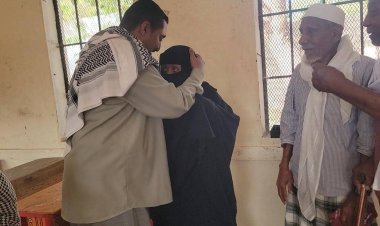 للسنة الخامسة على التوالي.. طلاب سابقون بأبين يكرمون معلميهم بعد عشرات السنين ..!