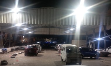 بجهود شبابية.. إعادة إنارة حي الميدان في كريتر بعد سنوات من الظلام