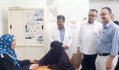 تدشين المخيم الطبي المجاني في مديرية التواهي بحضور قيادات الصحة والسلطة المحلية