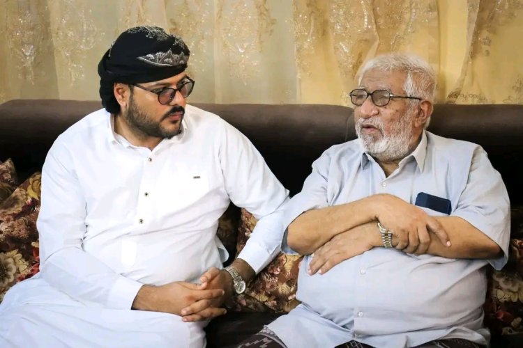 نائب رئيس تنفيذية انتقالي حضرموت يزور المناضل الأكتوبري والشخصية التربوية سالم عبد المنعم باعثمان