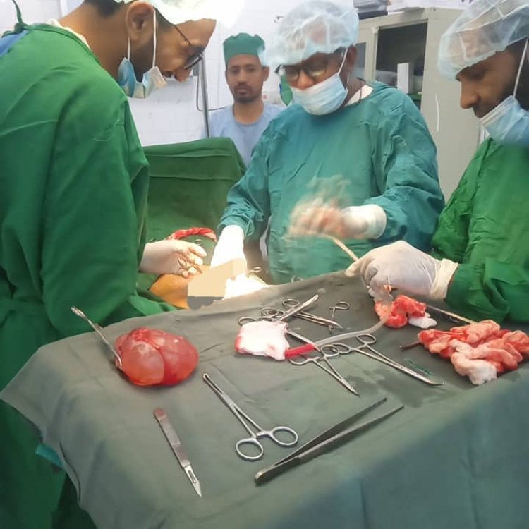 مستشفى شبام العام يُجري أول عمليتين لاستئصال القيلة المائية بنجاح