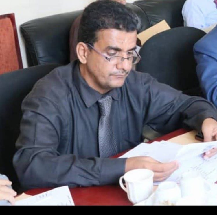 معلمو أبين.. بين مطرقة الراتب الزهيد وسندان الحافز المفقود