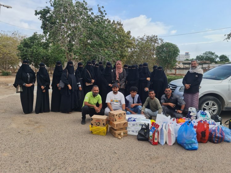 لتعزيز قيم التكافل الاجتماعي.. طلاب كلية التربية عدن يزورون دار المسنين
