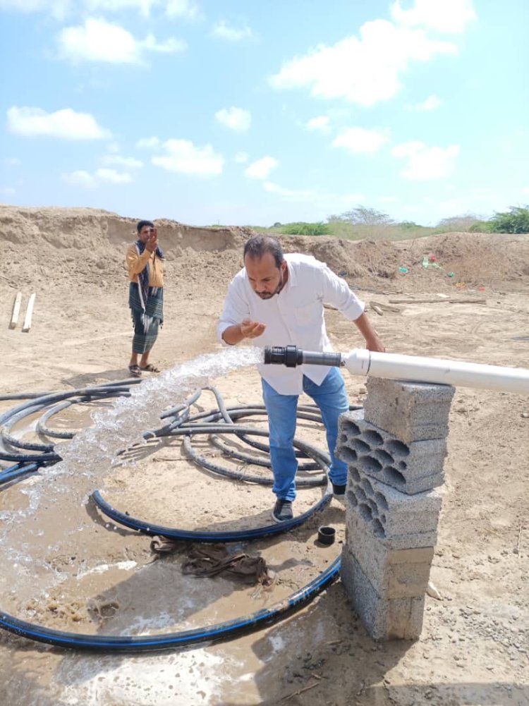 مدير مكتب الهيئة العامة للموارد المائية م/ابين يقوم بتفقد مشروع مياه شرب قريه المسيمير خنفر