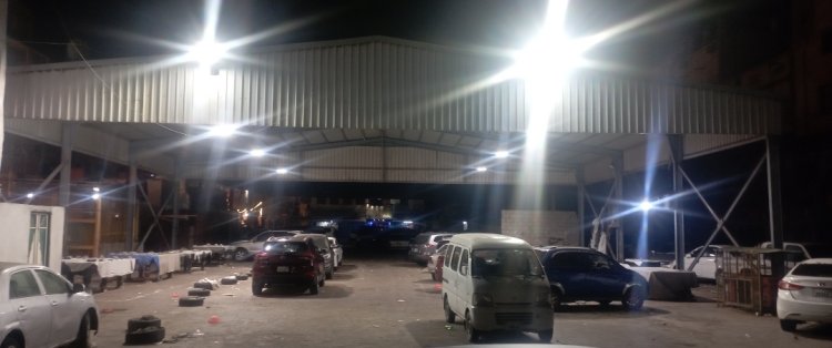 بجهود شبابية.. إعادة إنارة حي الميدان في كريتر بعد سنوات من الظلام