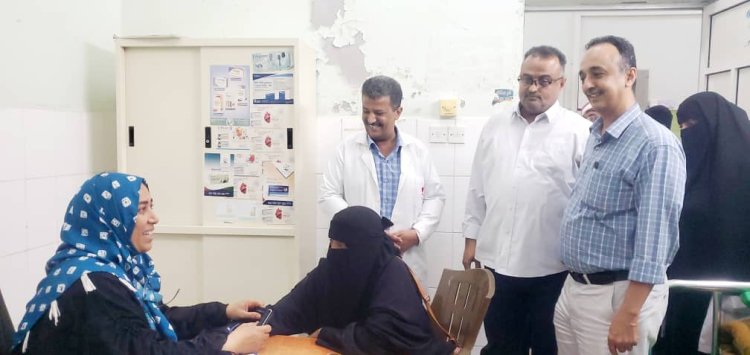 تدشين المخيم الطبي المجاني في مديرية التواهي بحضور قيادات الصحة والسلطة المحلية