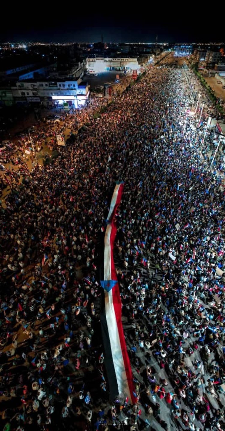 استجابة لدعوة المجلس .. العاصمة عدن تشهد حشداً جماهيرياً كبيراً في مليونية الثبات والقرار الجنوبي