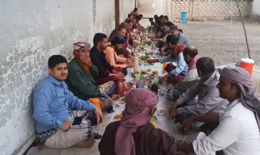 برعاية مجلس الآباء.. مدرسة الفقيد محمد زين بدر بمديرية سرار تقيم إفطارًا جماعيًا لمعلميها للعام الخامس على التوالي