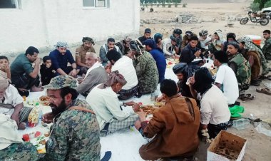 قوات الطوارئ بالأمن الوطني بمحافظة أبين تقيم مأدبة إفطار جماعي على روح الفقيد صالح مقبل سلٌام