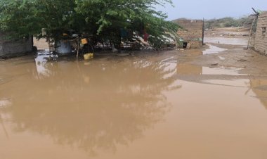 سيول جارفة تضرب مديرية أحور وتخلف أضراراً واسعة في المناحل والمنازل